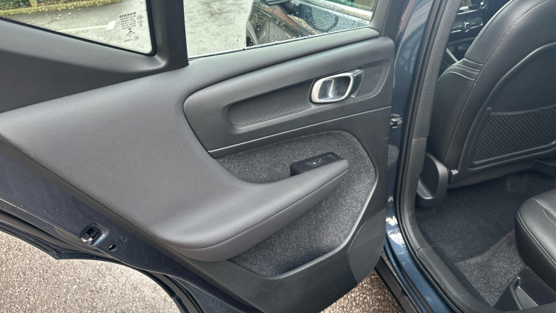 Volvo Xc40 2.0 B4P Inscription Pro 5dr Auto Petrol Estate